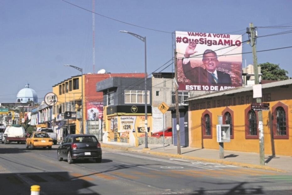 Ya promueven revocación de AMLO con espectaculares y bardas en 10 estados; oposición alista queja