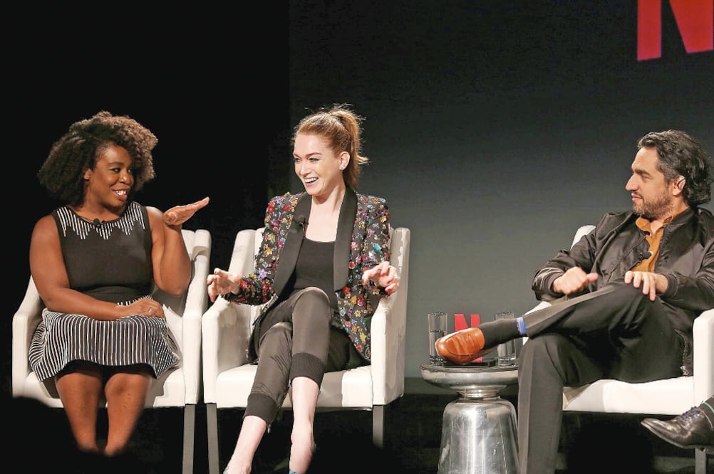 Uzo Aduba y Jamie Clayton, dicen, quedaron prendadas de sus libretos. (MARION CURTIS. NETFLIX)