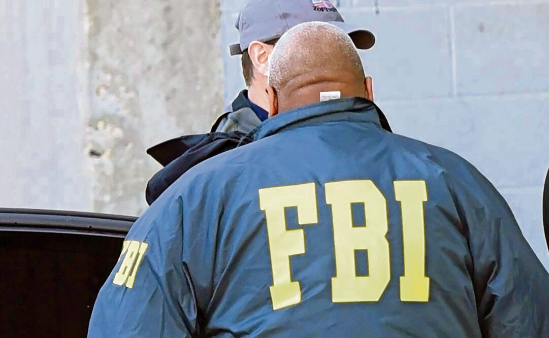 El FBI publicó en enero pasado información adicional sobre la investigación, incluido el cálculo de que el sospechoso medía alrededor de 1.70 metros, así como un video previamente no divulgado del individuo colocando una de las bombas. Foto: AP