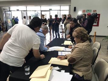 Ríos Piter y Ferriz de Con reciben constancia como independientes