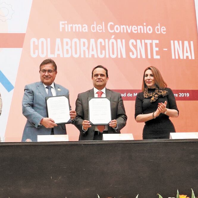 Compromiso. Alfonso Cepeda Salas encabezó la firma del tercer convenio de colaboración entre SNTE e Inai. TOMADA DE TWITTER