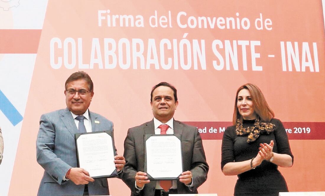 Compromiso. Alfonso Cepeda Salas encabezó la firma del tercer convenio de colaboración entre SNTE e Inai. TOMADA DE TWITTER