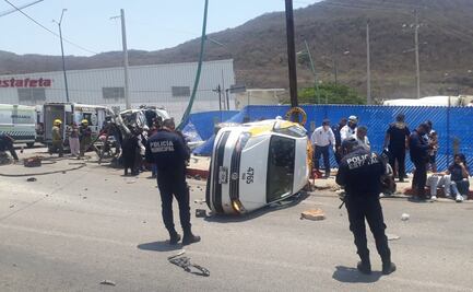 Choque entre camioneta y taxi deja un muerto y 18 heridos en Chiapas