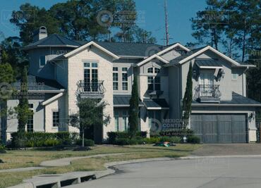 Casonas en Houston y vehículos de lujo; Loret exhibe la "austeridad" del hijo de AMLO en EU