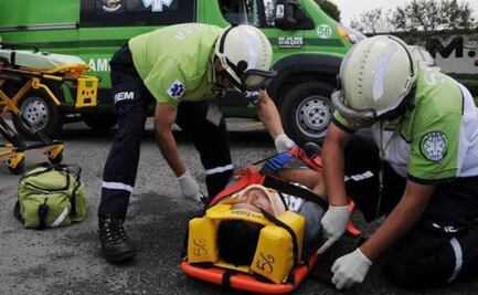 Volcadura y choque en la carretera Naucalpan-Toluca deja 13 lesionados