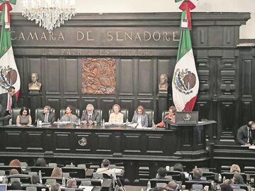 Diputados se van de 'puente', pese a rezago