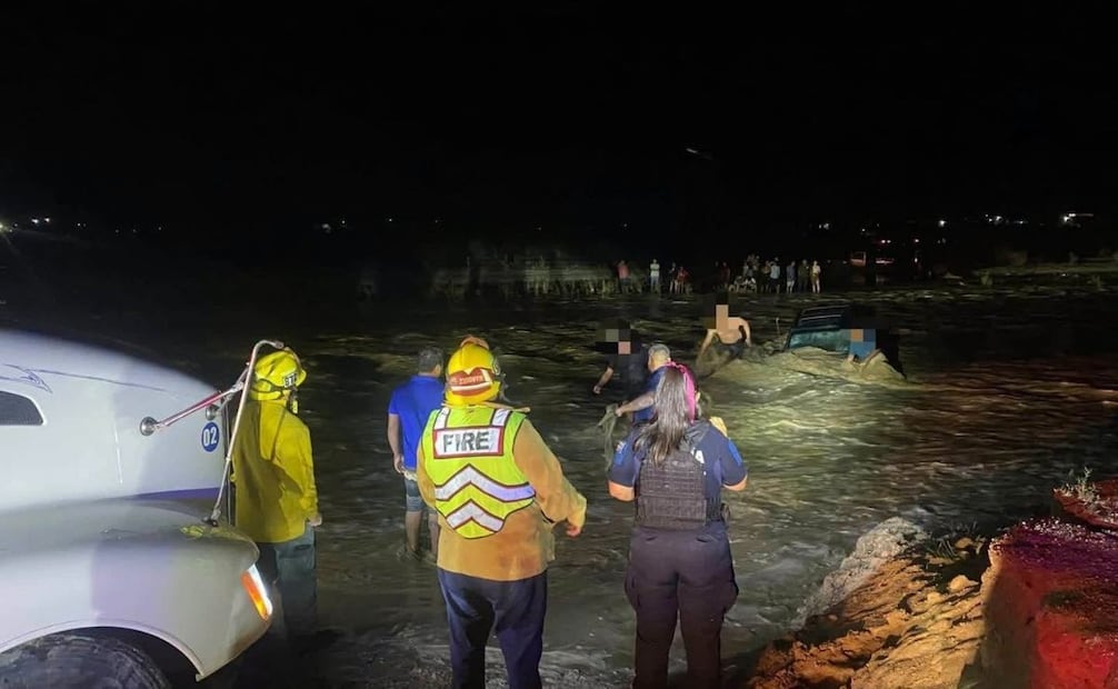 El reporte señalaba personas atrapadas en un vehículo arrastrado por la corriente. 06/09/2026. | Foto: Especial.