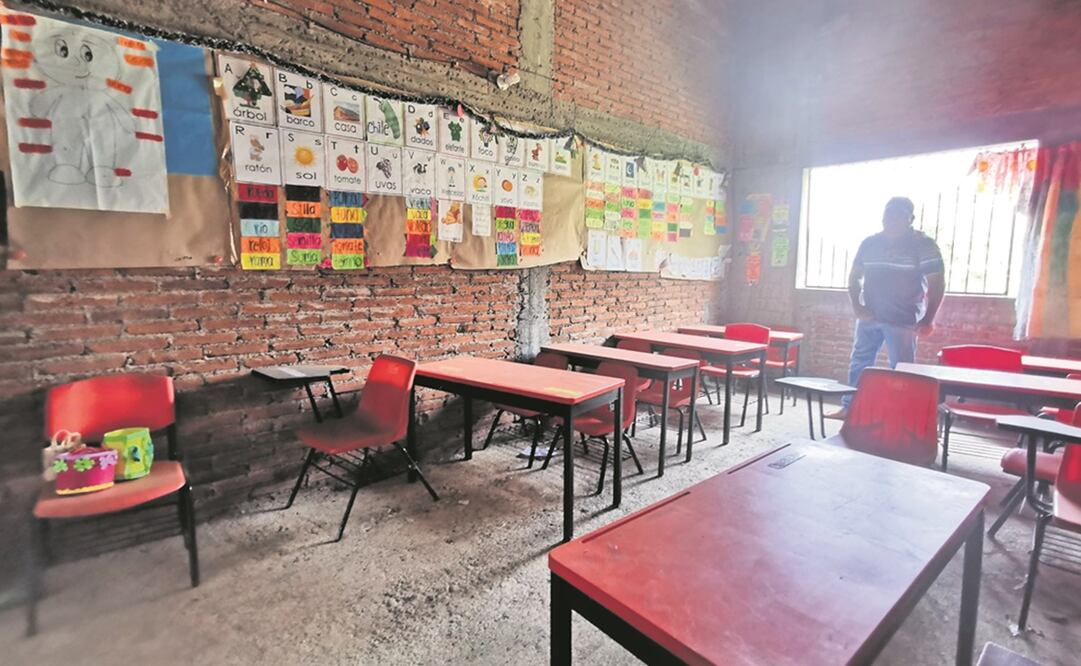 Ante la resistencia de autoridades educativas a dictar pautas para el regreso a clases presenciales y el aumento del abandono escolar, padres de familia y docentes de nivel básico han buscado modelos híbridos y semipresenciales. Foto: Roselia chaca