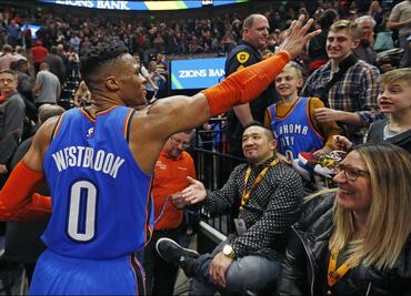 Jugador de la NBA insulta y amenaza a aficionado racista