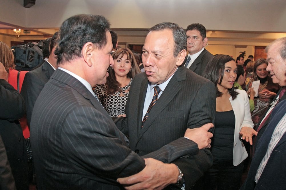 El Licenciado Juan Francisco Ealy Ortiz con el presidente de la Mesa Directiva de la Cámara de Diputados, Jesús Zambrano; el titular del TSJ capitalino, Édgar Elías Azar, y la secretaria general del PRD, Beatriz Mojica (ALEJANDRO ACOSTA. EL UNIVERSAL)