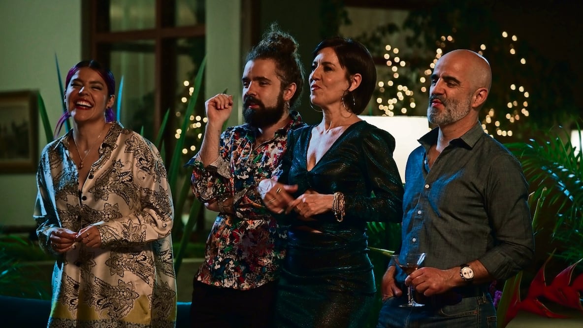 Stephnie tuvo que compartir en su casa con personas como Javier Ibarreche. Foto: HBO MAX