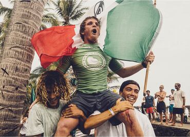 El mexicano Alan Cleland consigue en surf, histórica plaza para París 2024