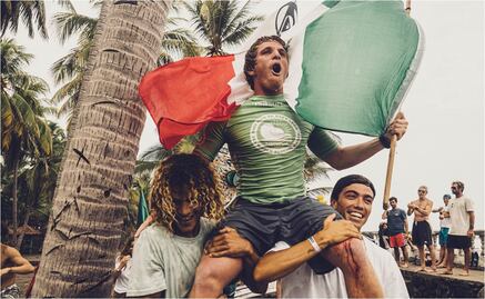 El mexicano Alan Cleland consigue en surf, histórica plaza para París 2024