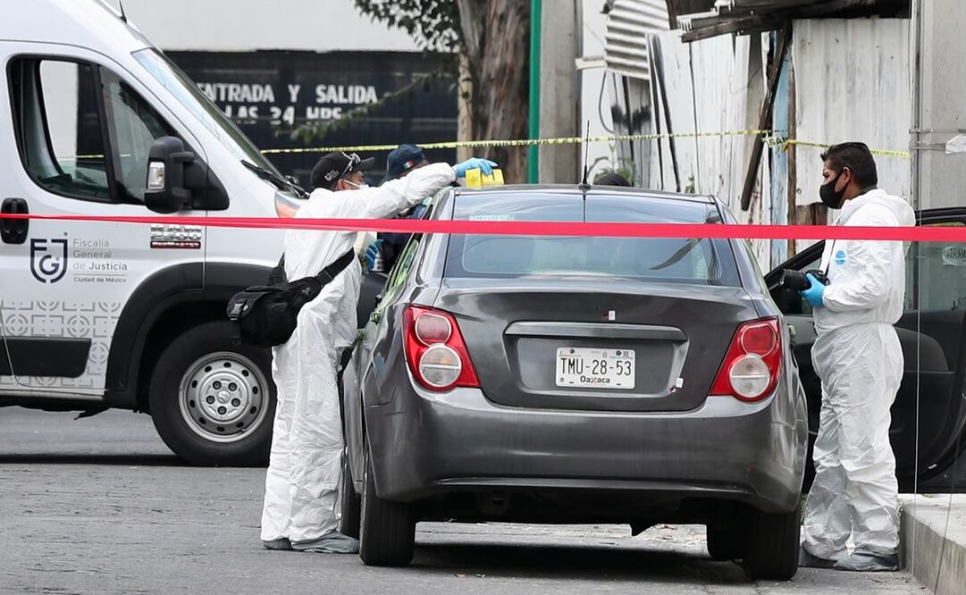 Un hombre fue hallado muerto en el interior de un auto Sonic en la Guerrero. Foto: Valente Rosas/ EL UNIVERSAL