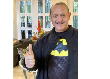 El comediante Teo González sale del hospital