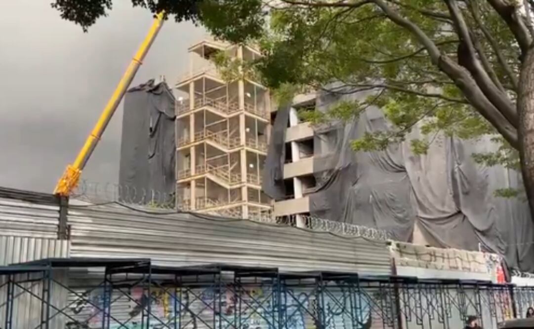 ISSSTE halló presuntos restos óseos humanos en obras de demolición Hospital "Dr. Gonzalo Castañeda"; informó a la FGJ-CDMX.
Foto: Captura de pantalla