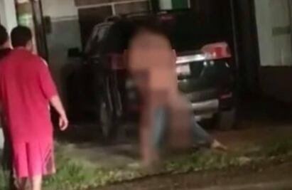 Exhiben a marino desnudo intentando asfixiar a mujer en Michoacán; “está bajo investigación”, Semar 