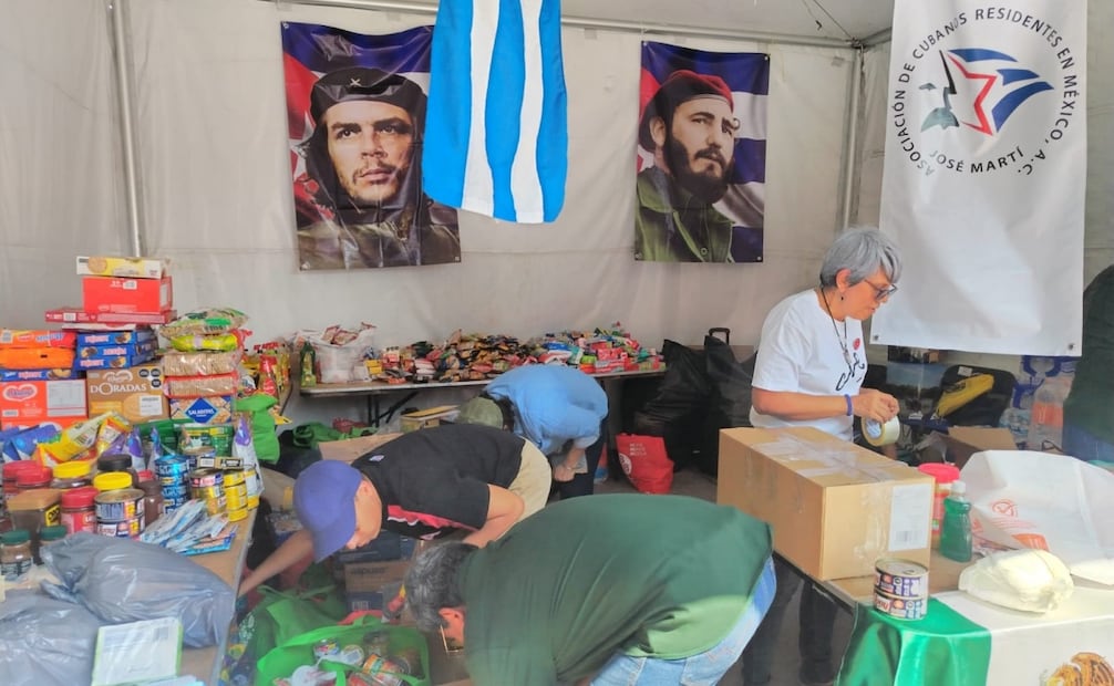 Acopio de víveres para Cuba en el Zócalo de la CDMX. Foto: Eduardo Dina / EL UNIVERSAL