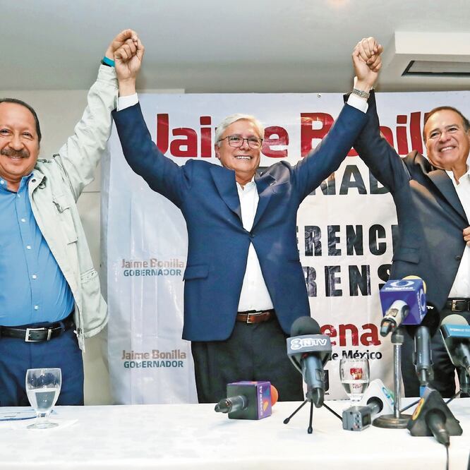 Jaime Bonilla Valdez se declaró ganador de la gubernatura de Baja California ayer en conferencia de prensa; lo acompañó Arturo González Cruz (der.), quien se llevó la presidencia municipal de Tijuana. FOTOS: BERENICE FREGOSO. EL UNIVERSAL
