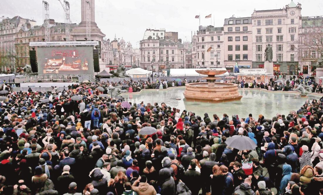 Se estima que 10 mil personas acudieron a la exhibición del filme en Londres (NEIL HALL. REUTERS)