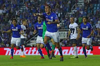 Cruz Azul empata con gol de último minuto a los Pumas