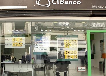 Poor performance by Clinton in debate and OPEC oil deal to affect Mexican peso