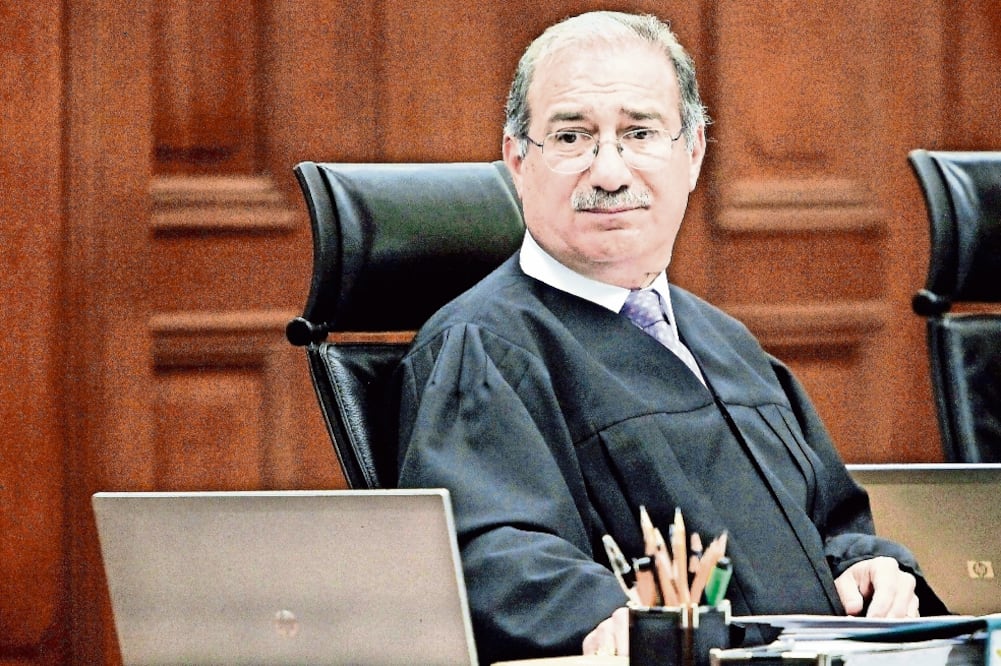 El ministro Alberto Pérez Dayán aceptó modificar su propuesta, conforme a las consideraciones de que Uber es un servicio distinto al de los taxis (ARCHIVO. EL UNIVERSAL)