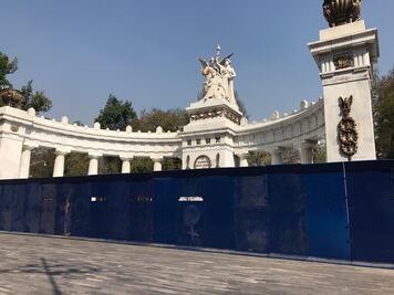 Colocan vallas metálicas en Hemiciclo a Juárez por marcha feminista