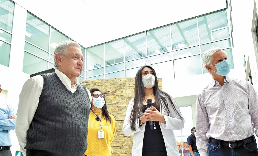 Acompañado por el gobernador Alfredo del Mazo (der.), el Presidente encabezó ayer la inauguración del Hospital Materno Infantil. PRESIDENCIA