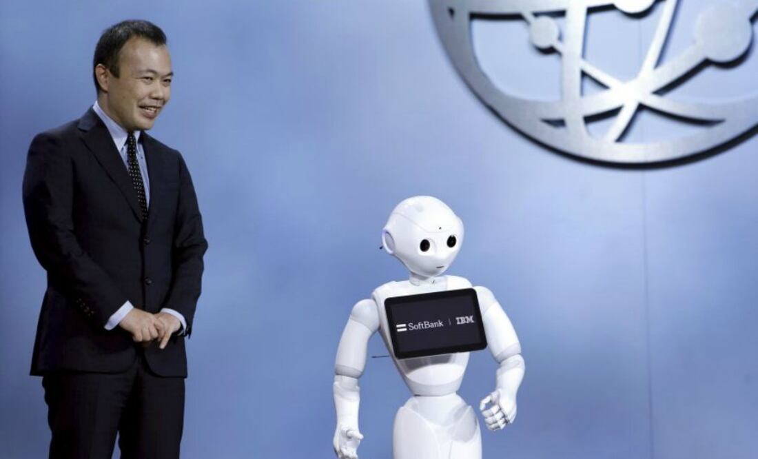 Entre los humanoides en CES se encontró Pepper, un pequeño humanoide que puede bailar