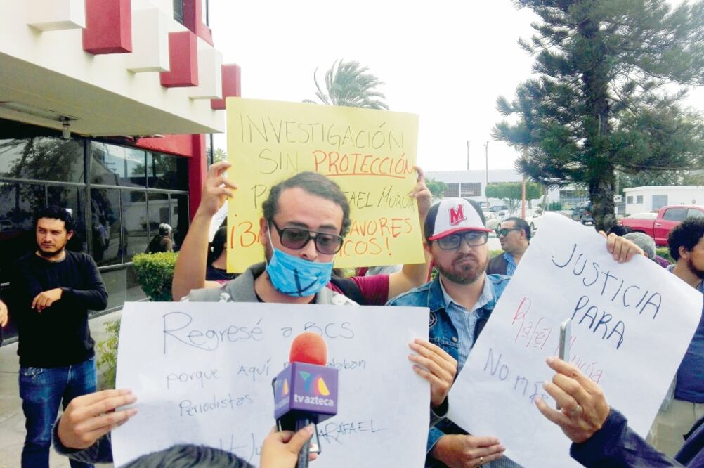 Protesta. Comunicadores lamentaron la poca protección con la que cuentan para ejercer el oficio en el estado. (GLADYS NAVARRO. EL UNIVERSAL)