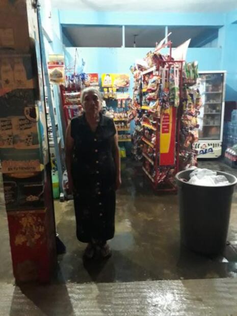 Desbordamiento de arroyo inunda 17 casas en Atoyac, Guerrero