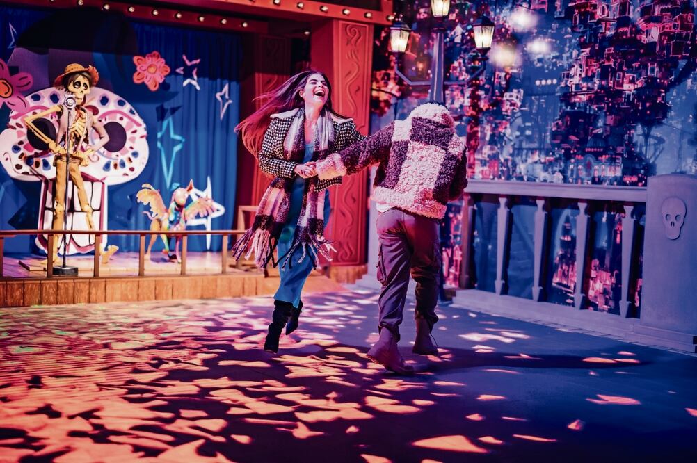 El escenario de la película Coco es uno de los más atractivos, pues recrea el mundo de los muertos, donde existen Héctor y Dante. Foto: Mundo Pixar