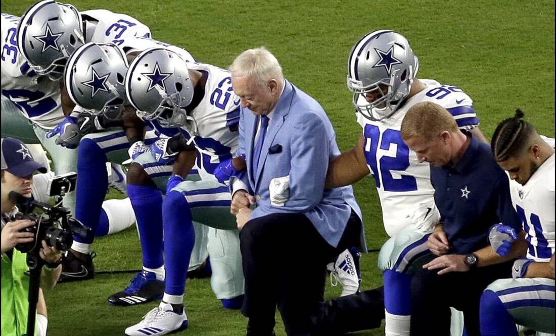 AP. El dueño se hincó junto a sus jugadores