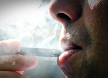 Advierte Cofepris de 30 sustancias peligrosas para la salud del ser humano en vapeadores