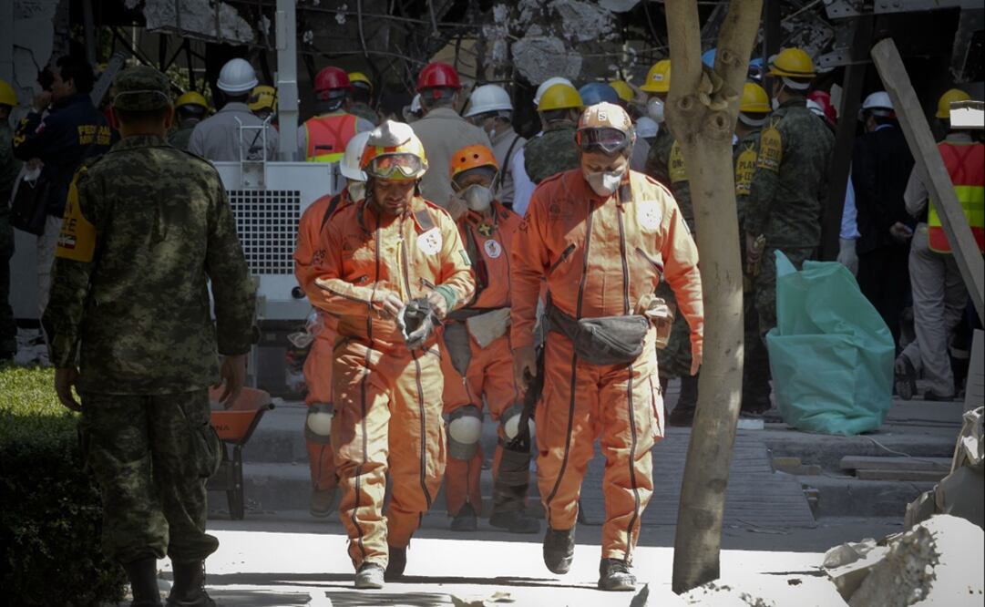 Aztec "Topos" International Rescue Brigade (BIRTA) at a rescue mission - Photo: Ramón Romero/EL UNIVERSAL