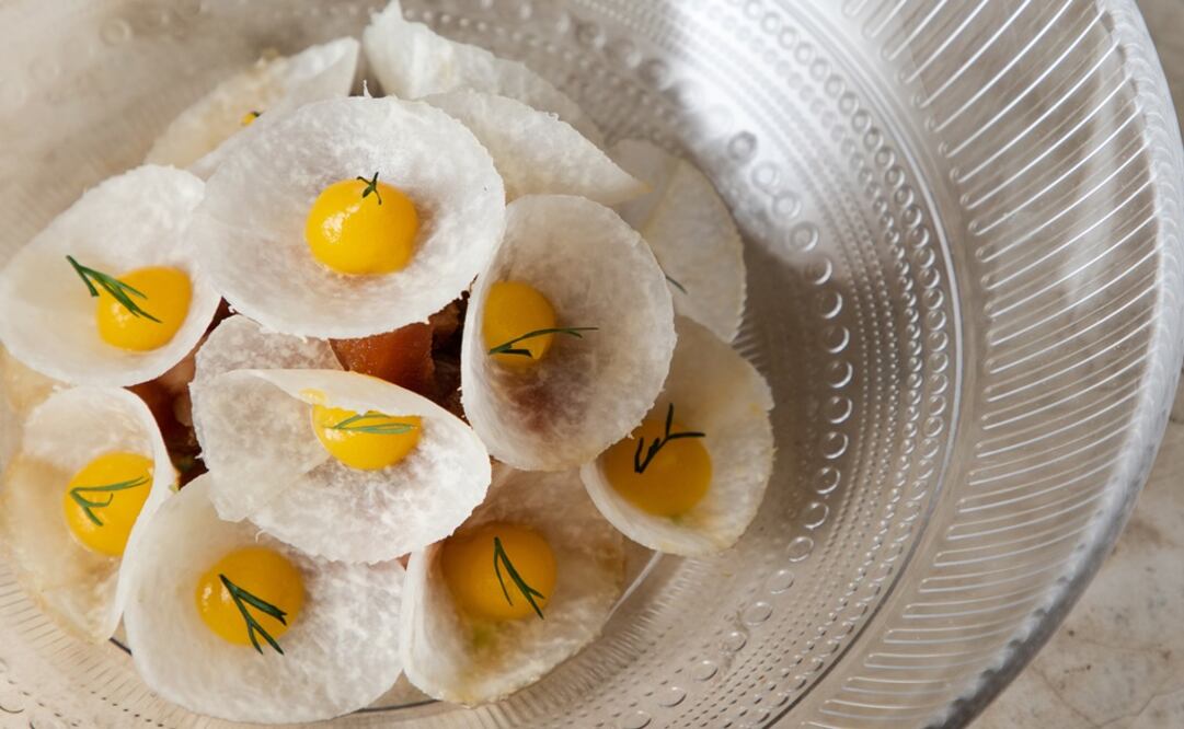 Crudo de atún, mango, jícama con sutiles notas de jengibre, apio y miel - Foto: Hane Garza (@hanegarza)/Cortesía del restaurante Ardea