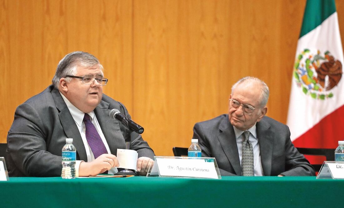 Agustín Carstens indicó que el Banco de México estará pendiente del efecto por el incremento de las gasolinas, así como la evolución del tipo de cambio (BERENICE FREGOSO. EL UNIVERSAL)