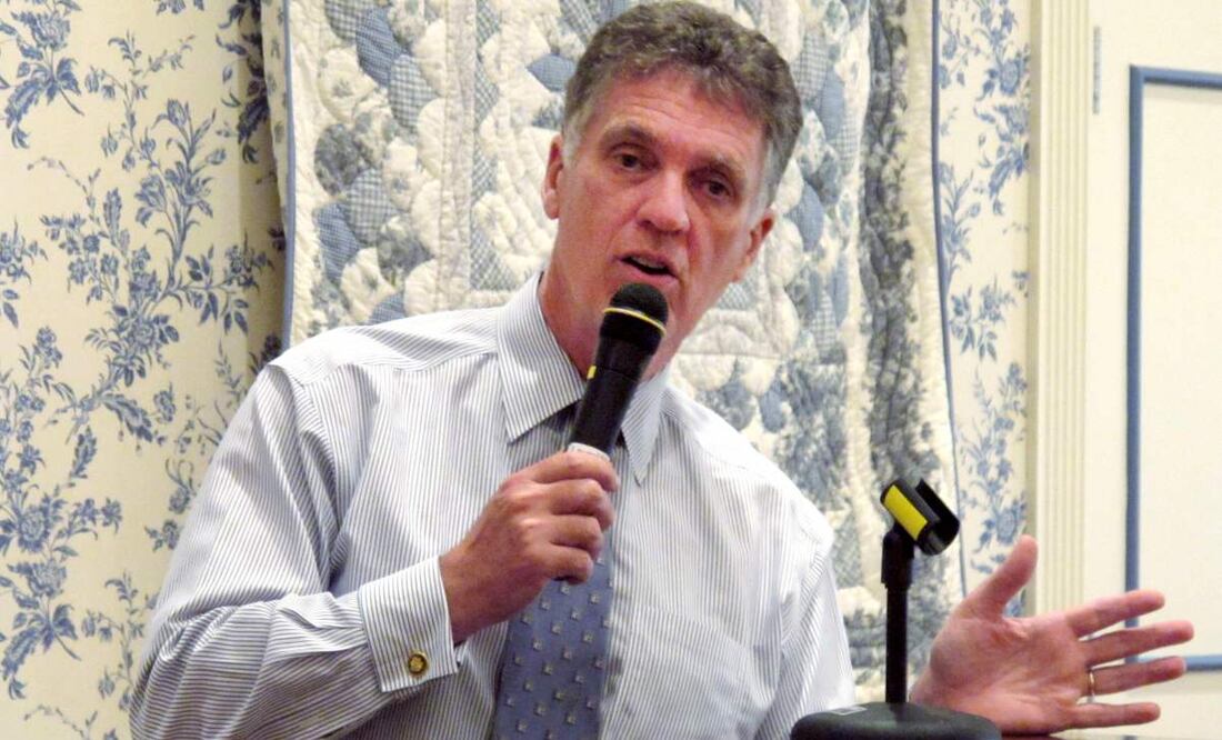 El excongresista Dr. David Weldon habla en The Villages, Florida, el 31 de mayo de 2012. Foto: AP