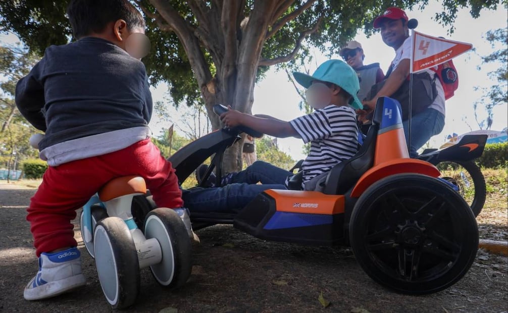 Familias asisten al Parque Tezozómoc para que niños estrenen los juguetes que les trajeron los Reyes Magos.
Foto: Luis Camacho/EL UNIVERSAL