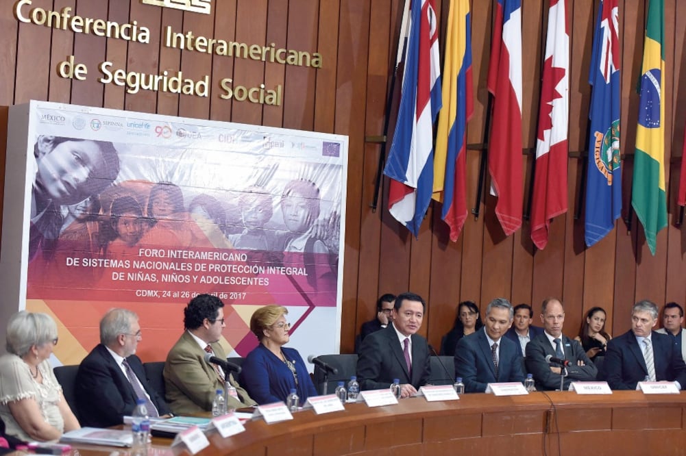 Tras participar en un foro internacional, el titular de la Segob revisó la situación de inseguridad de Tamaulipas con el gobernador Francisco García. (SEGOB)