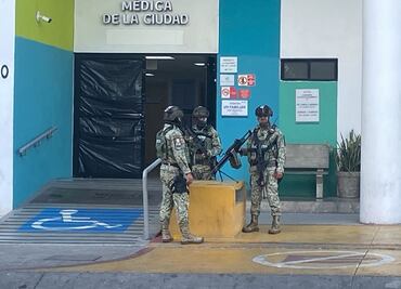Detienen a 7 policías municipales por agredir a elementos estatales en clínica privada de Culiacán