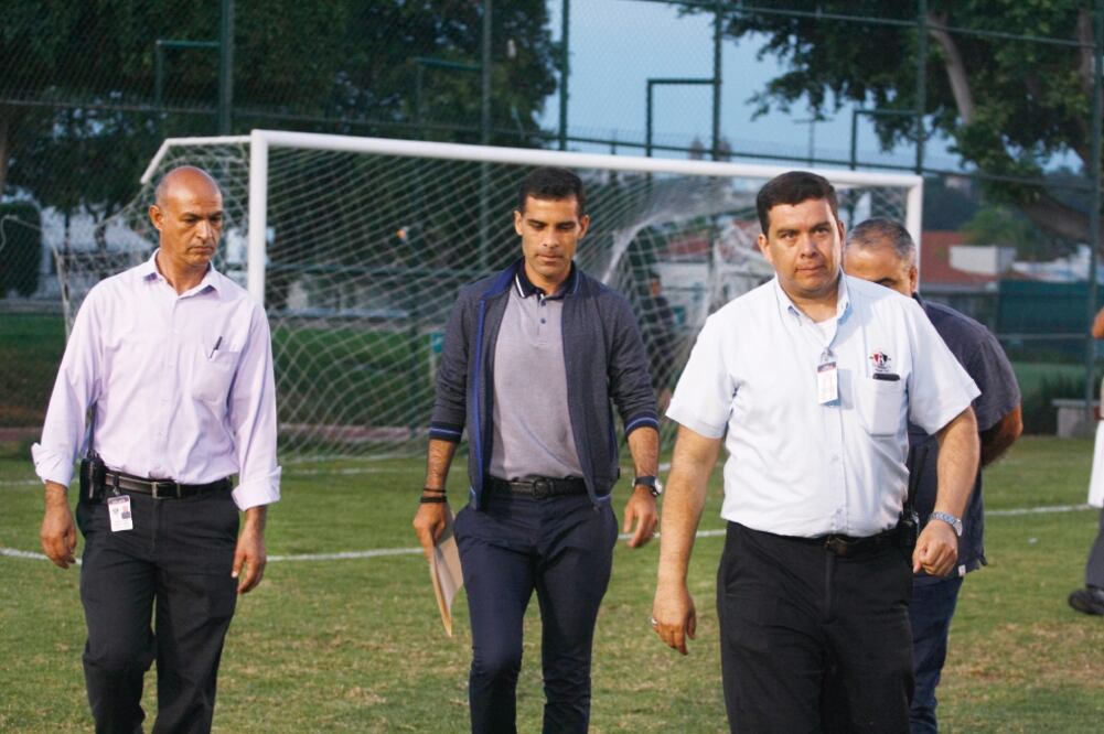 En la cancha del Club Atlas Colomos, el futbolista Rafael Márquez dijo estar consciente de la situación jurídica que enfrenta y adelantó que no estará en el partido de mañana contra el América. FOTO: JORGE ALBERTO MENDOZA. EL UNIVERSAL