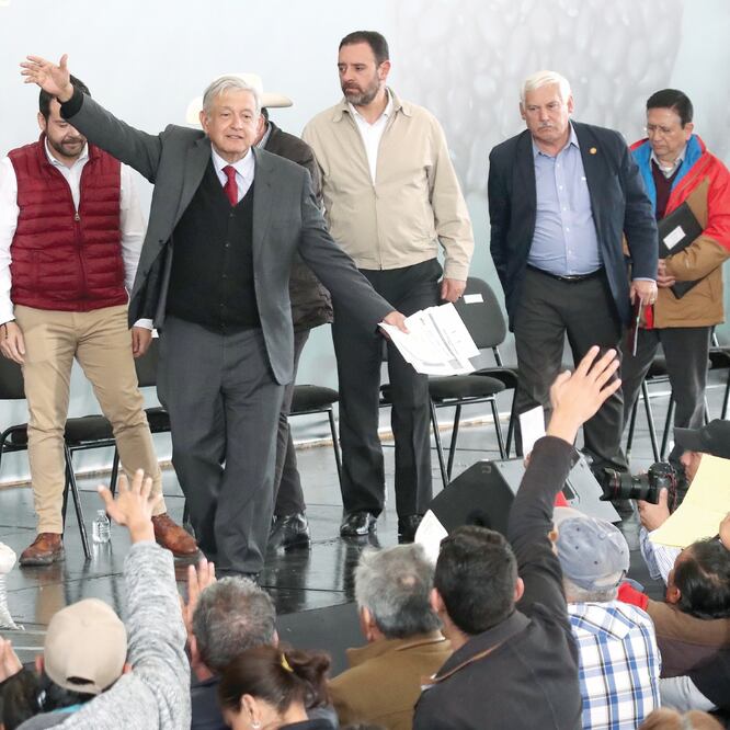 El presidente Andrés Manuel López Obrador entregó ayer apoyos a productores del campo, durante un evento en el estado de Zacatecas. ARIEL OJEDA. EL UNIVERSAL