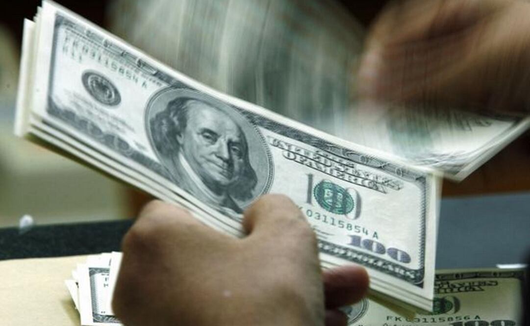 Reservas internacionales bajan mil 413 mdd