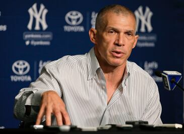 Joe Girardi fuera de los Yankees