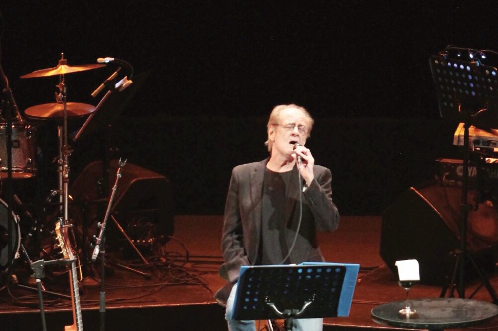 En su concierto en el Auditorio Nacional, el músico hizo una reunión de historias y habló de amor, filosofía y creencias (JUAN BOITES. EL UNIVERSAL)