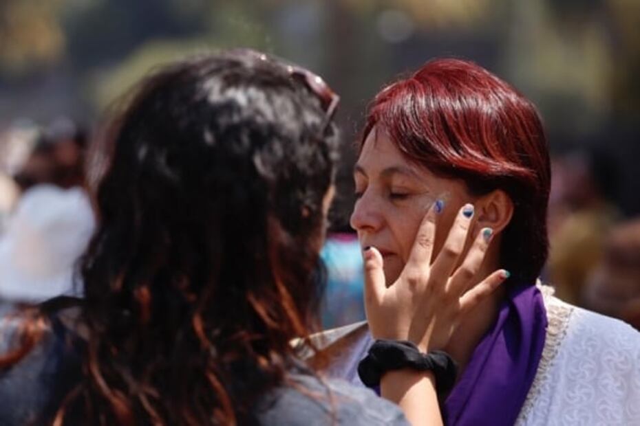 Queman con bomba molotov a fotógrafa de EL UNIVERSAL en marcha