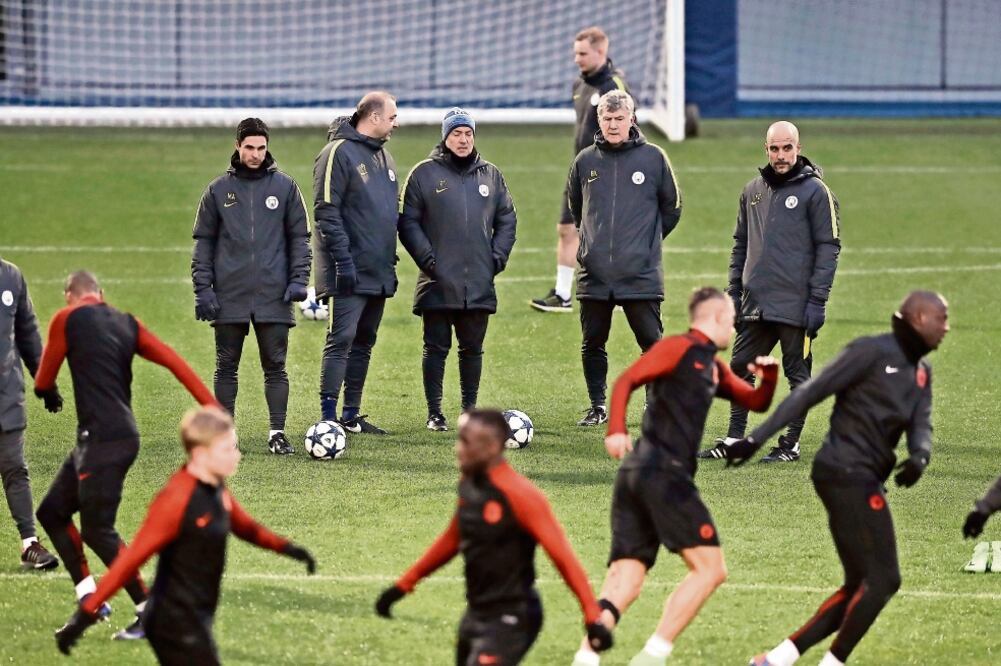 Pep Guardiola buscará descifrar el juego del conjunto galo (MARTIN RICKETT. AP)