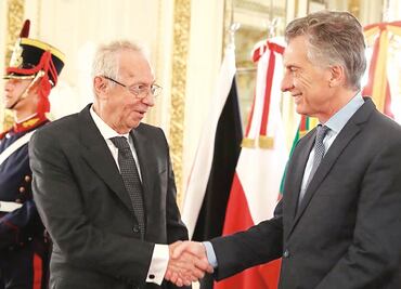 Acusan a embajador en Argentina de nuevo robo y renuncia "por motivos de salud"